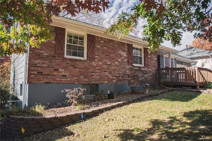 Property Photo: 3804 S Drumm Avenue MO 64055