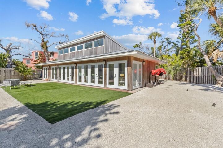 Property Photo: 624 Saint Judes Drive FL 34228