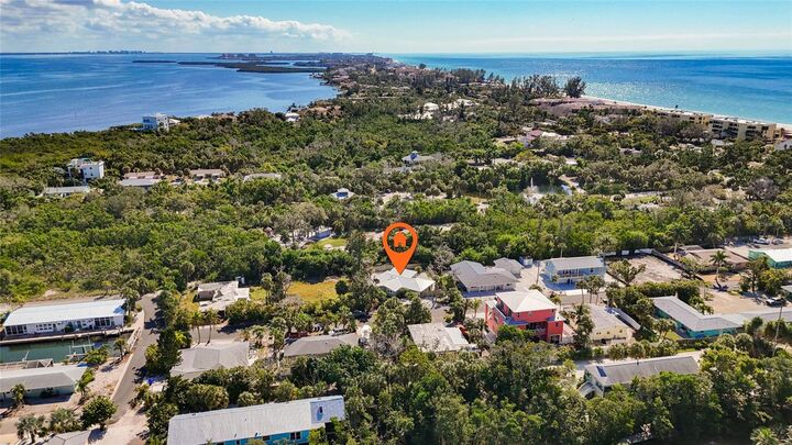 Property Photo: 624 Saint Judes Drive FL 34228