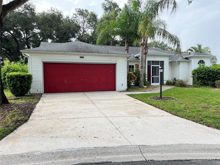 Property Photo: 26338 Glen Eagle FL 34748