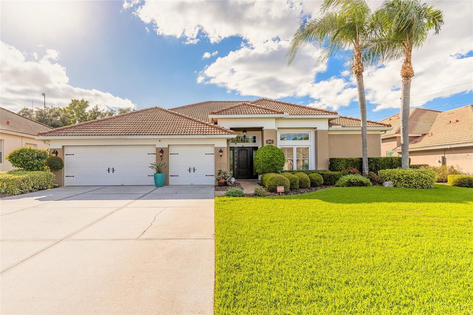 Property Photo: 10915 Ledgement Lane FL 34786