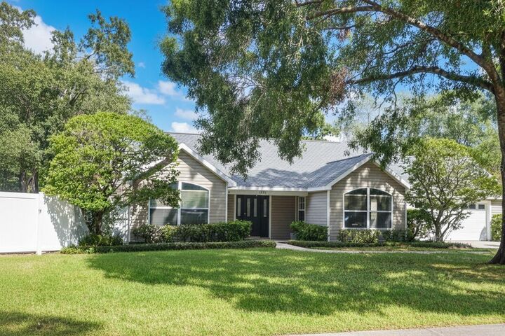 Property Photo:  2201 Howard Lane  FL 33612 