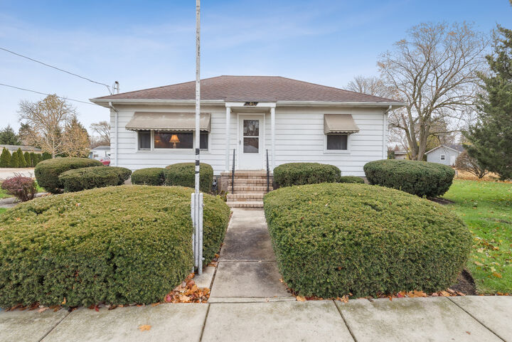 Property Photo:  101 McKinley Avenue  IL 60046 