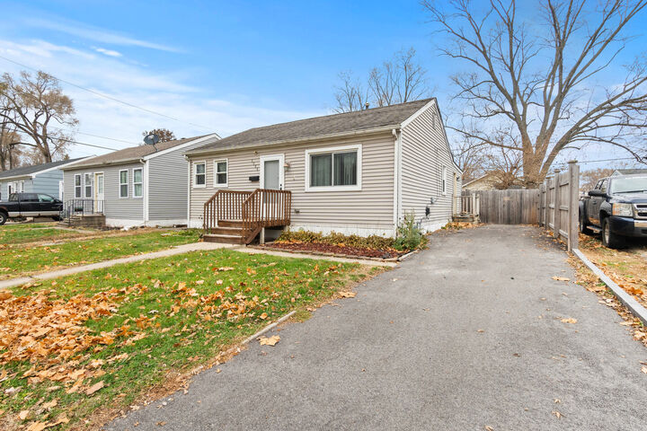 Property Photo:  1111 N Kankakee Street  IL 60481 