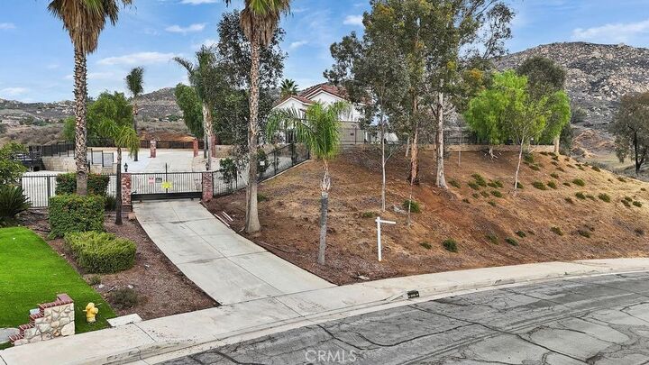 Property Photo: 10161 Canyon Vista CA 92557