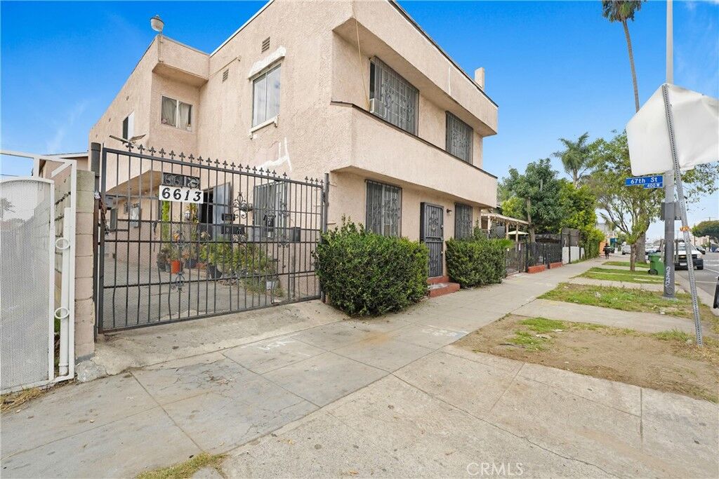 Property Photo:  6613 S Figueroa  CA 90003 