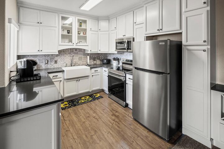 Property Photo: 10001 Woodcreek Oaks Boulevard 1433 CA 95747