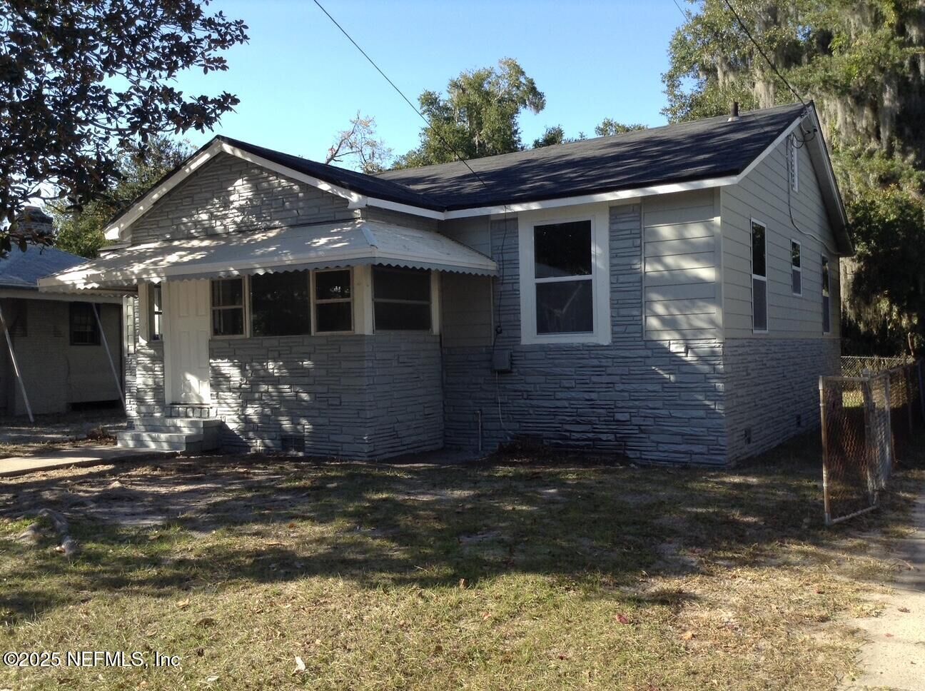 Property Photo:  557 Chestnut Drive  FL 32208 