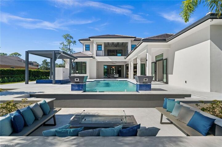 Property Photo:  2272 Oakes Blvd  FL 34119 