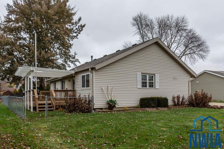 Property Photo:  2407 Carlisle Rd  IA 51054 