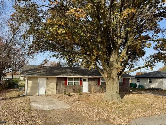Property Photo: 1105 Eubanks Street AR 72722