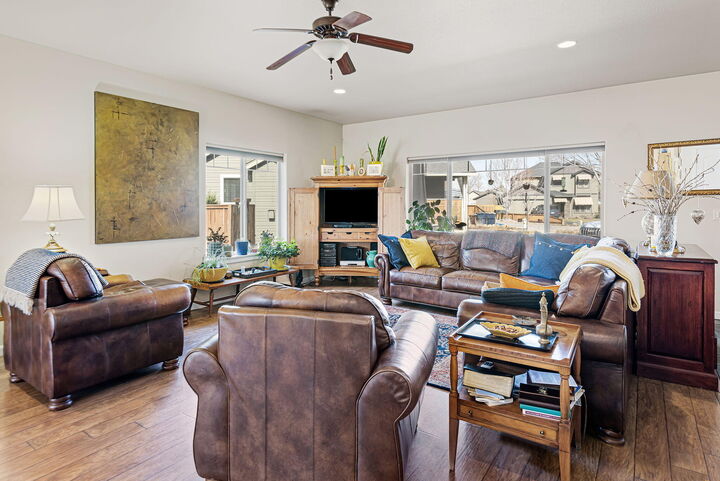 Property Photo: 1453 NW 20th Court OR 97756