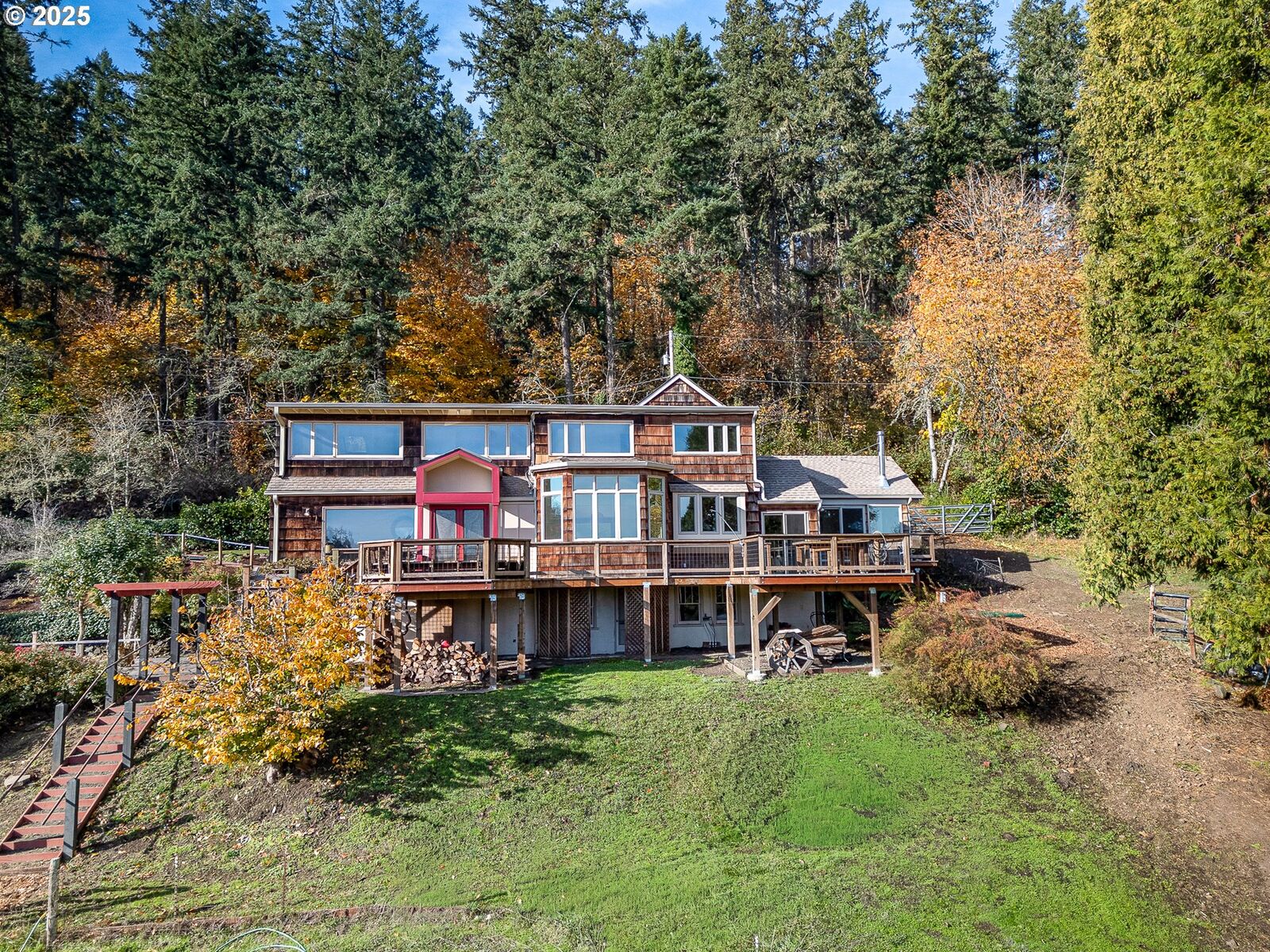 Property Photo:  2525 Floral Hill Dr  OR 97403 