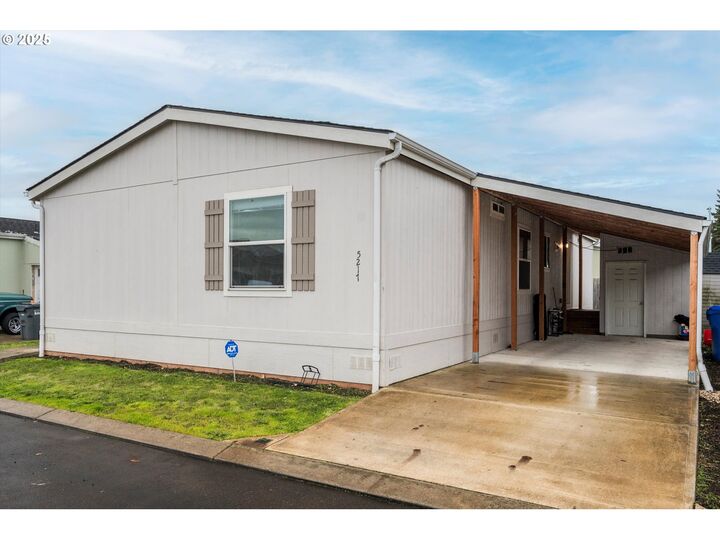 Property Photo:  5217 Silver Loop NE  OR 97305 