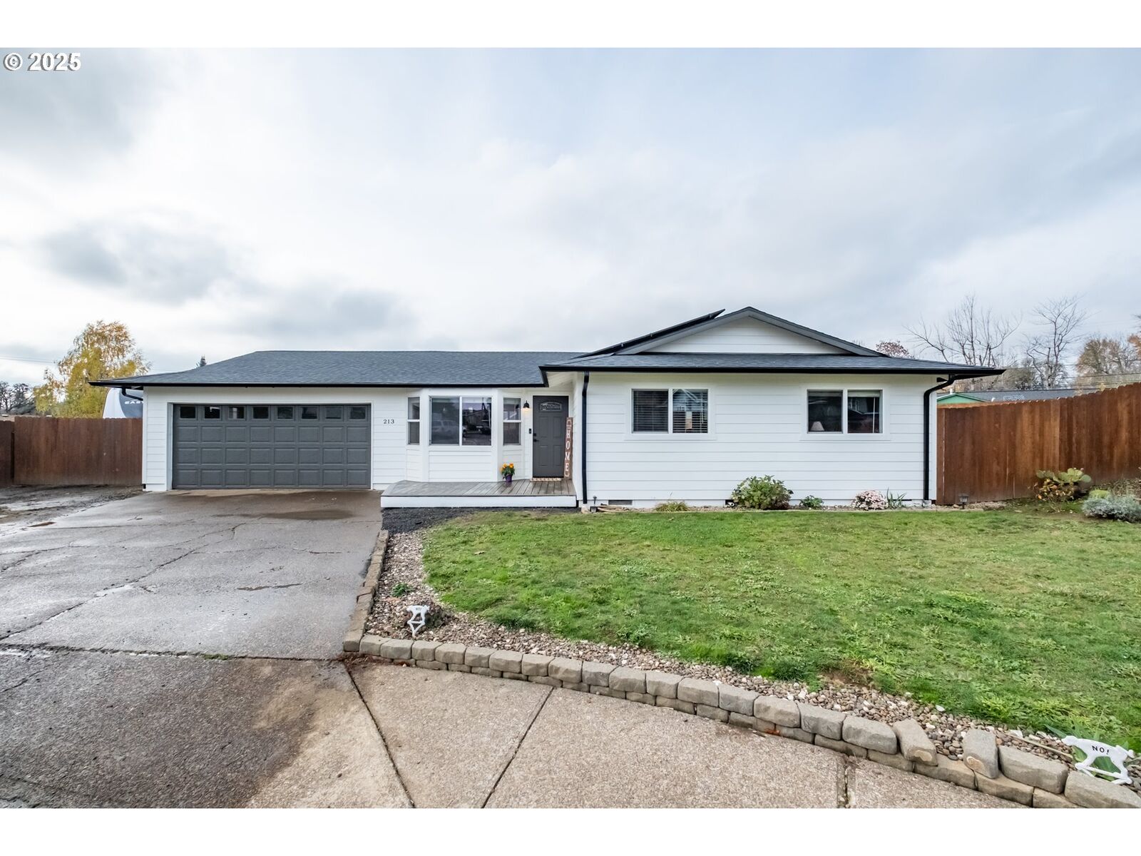 Property Photo: 213 NW Lalack Ct OR 97338