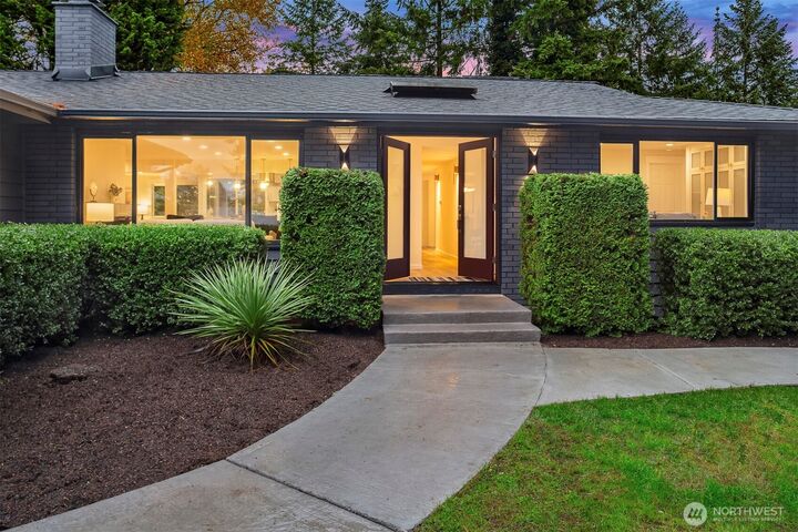 Property Photo:  6602  129th Place SE  WA 98006 