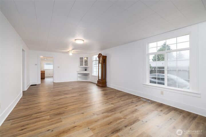 Property Photo: 1016 E Orange Avenue WA 98233