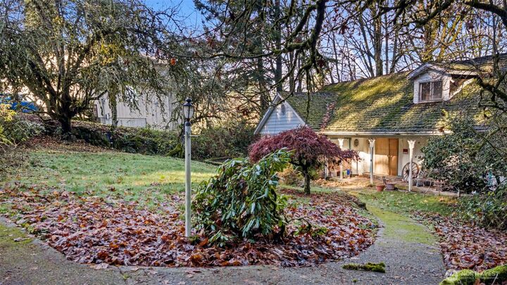Property Photo: 16740 SE 44th St WA 98006