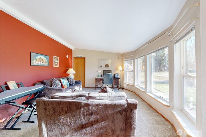 Property Photo:  621 E Sixth Street  WA 99361 