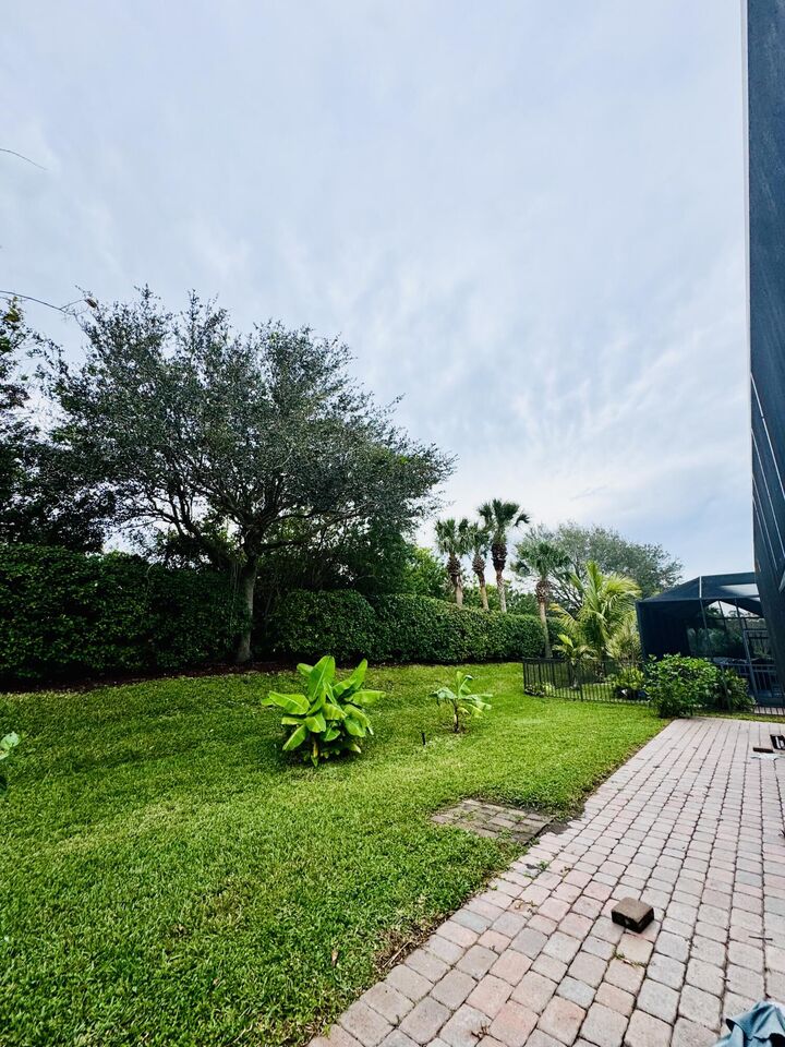 Property Photo:  1807 Berkshire Circle SW  FL 32968 
