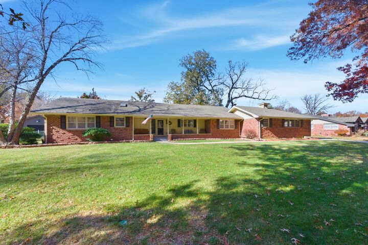 Property Photo:  547 N Mission Rd  KS 67206 