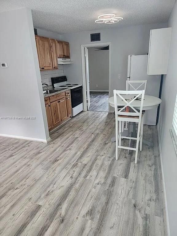 Property Photo:  333 SE Martin Ave 4-4  FL 34996 