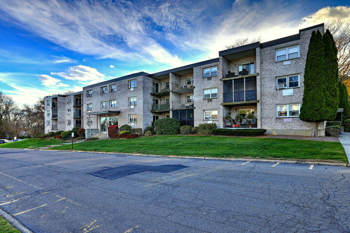 308 Meadowside Road Apt 202  Milford CT 06460 photo