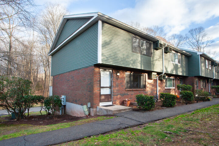 Property Photo:  71 Churchill Way 71  CT 06111 