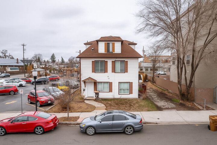 Property Photo:  3011 E Queen Ave  WA 99217 