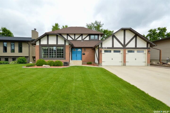 Property Photo:  230 Dore Crescent  SK S7K 4X9 