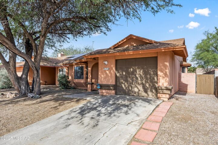 Property Photo: 1716 W Cochran Street AZ 85746