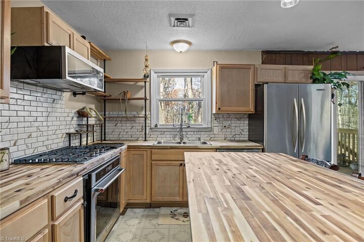 Property Photo:  931 Ransom Road  NC 27106 