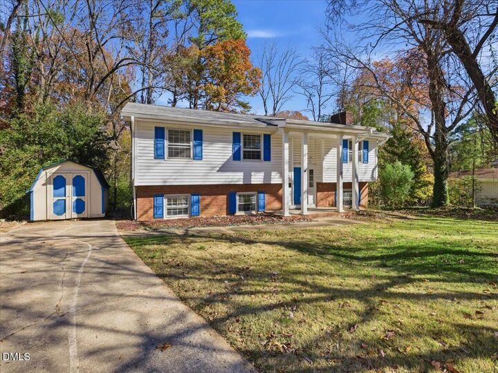 Property Photo: 806 Oakley Court NC 27511