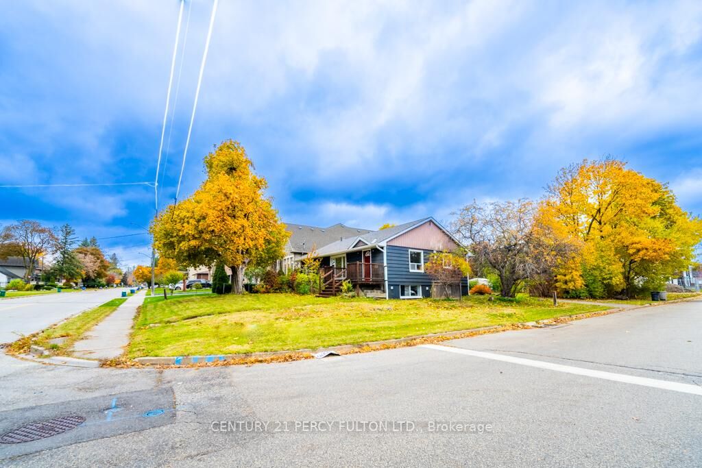 Property Photo:  243 Ruggles Avenue Main  ON L4C 1Y6 