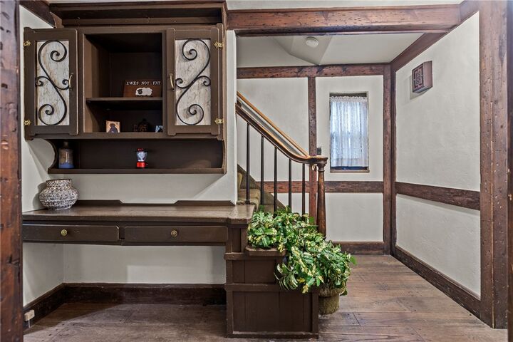 Property Photo:  770 Country Club Dr  PA 15228 