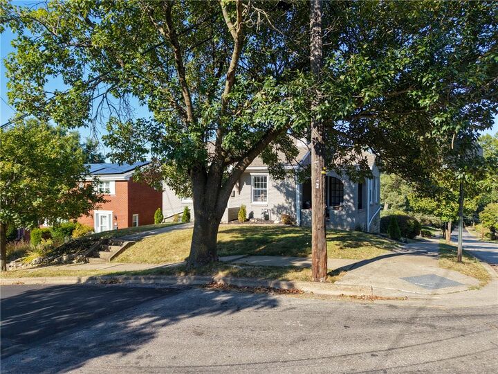 Property Photo:  261 Catalpa Place  PA 15228 