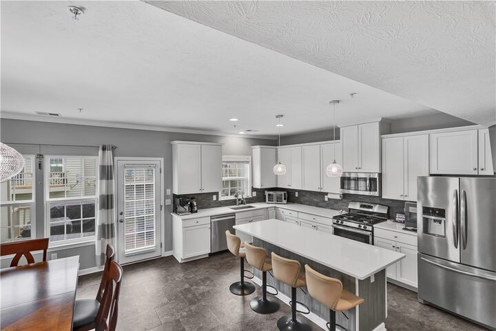 Property Photo: 1304 Pointe View Dr PA 16046