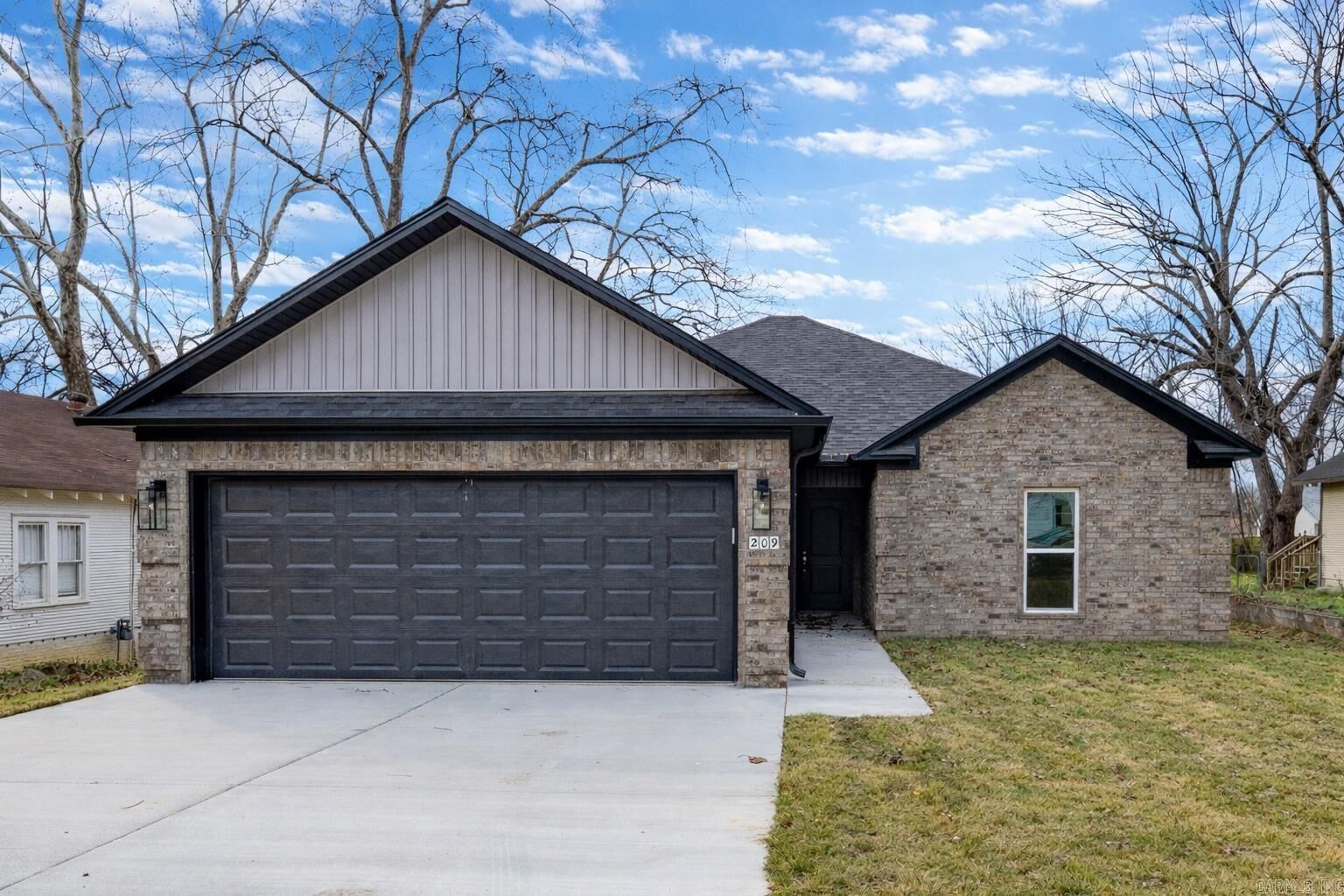 Property Photo:  209 N Griffin Street  AR 72110 