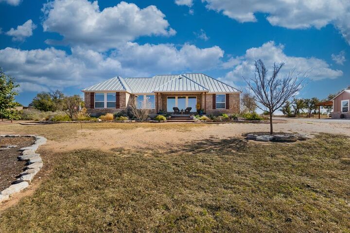Property Photo: 612 Sugar Creek Trail TX 78624