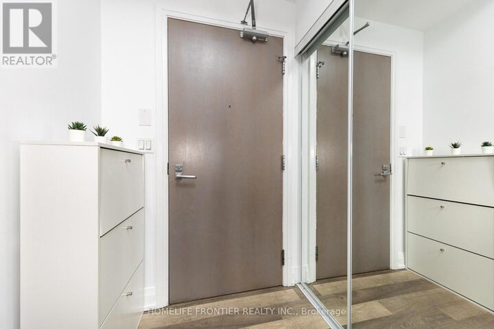 Property Photo:  7167 Yonge Street Ph209  ON L3T 0E1 