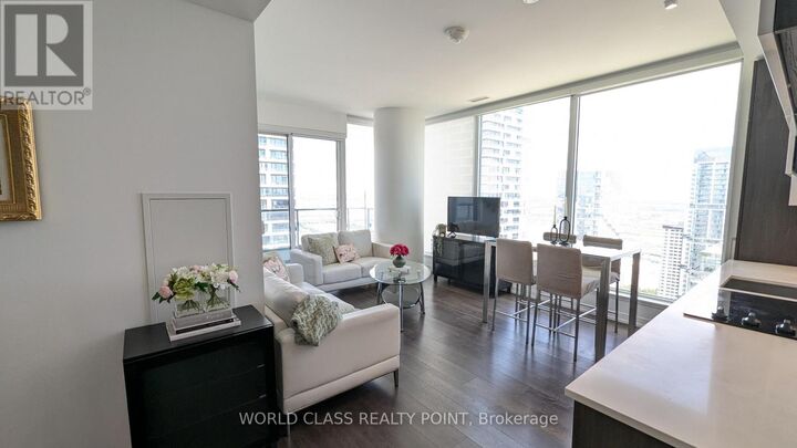 Property Photo:  5 Buttermill Avenue 5202  ON L4K 0J5 