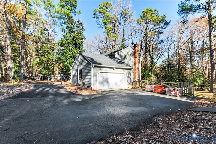 Property Photo: 2331 Hicks Rd VA 23235