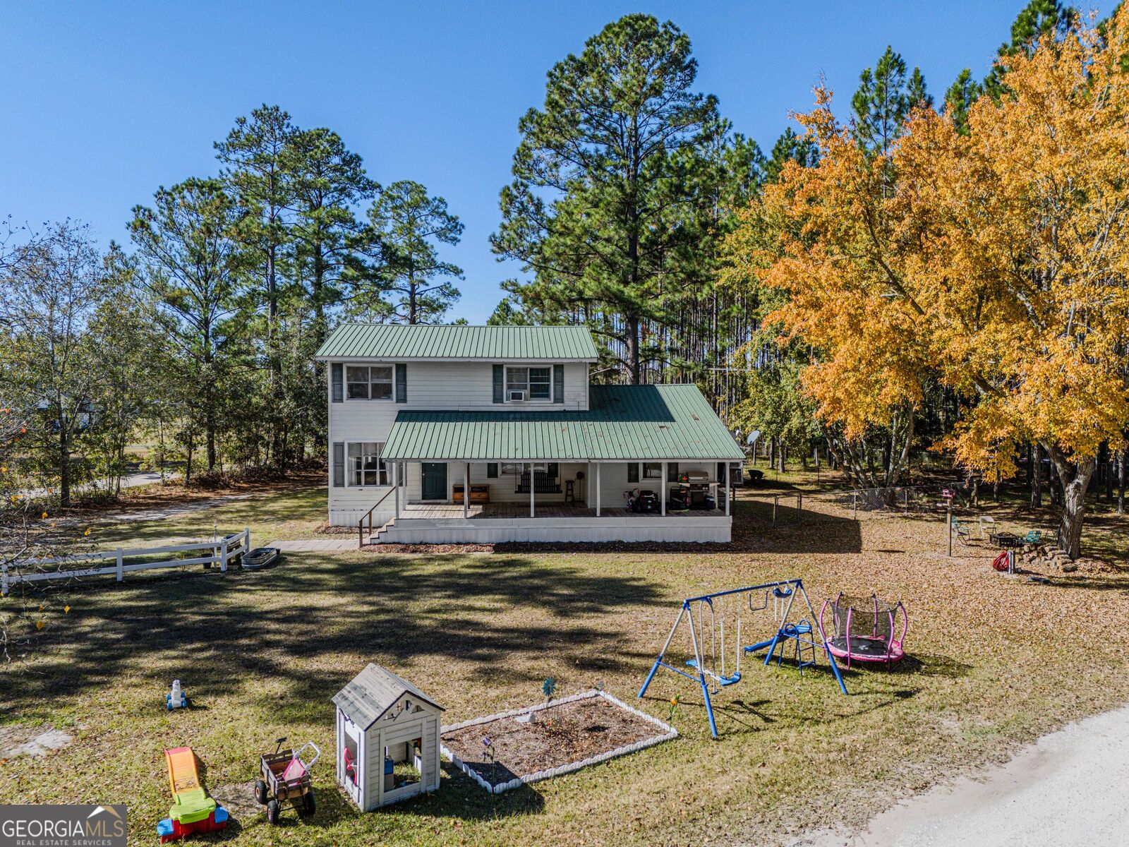 Property Photo: 610 Country Club Road GA 31537