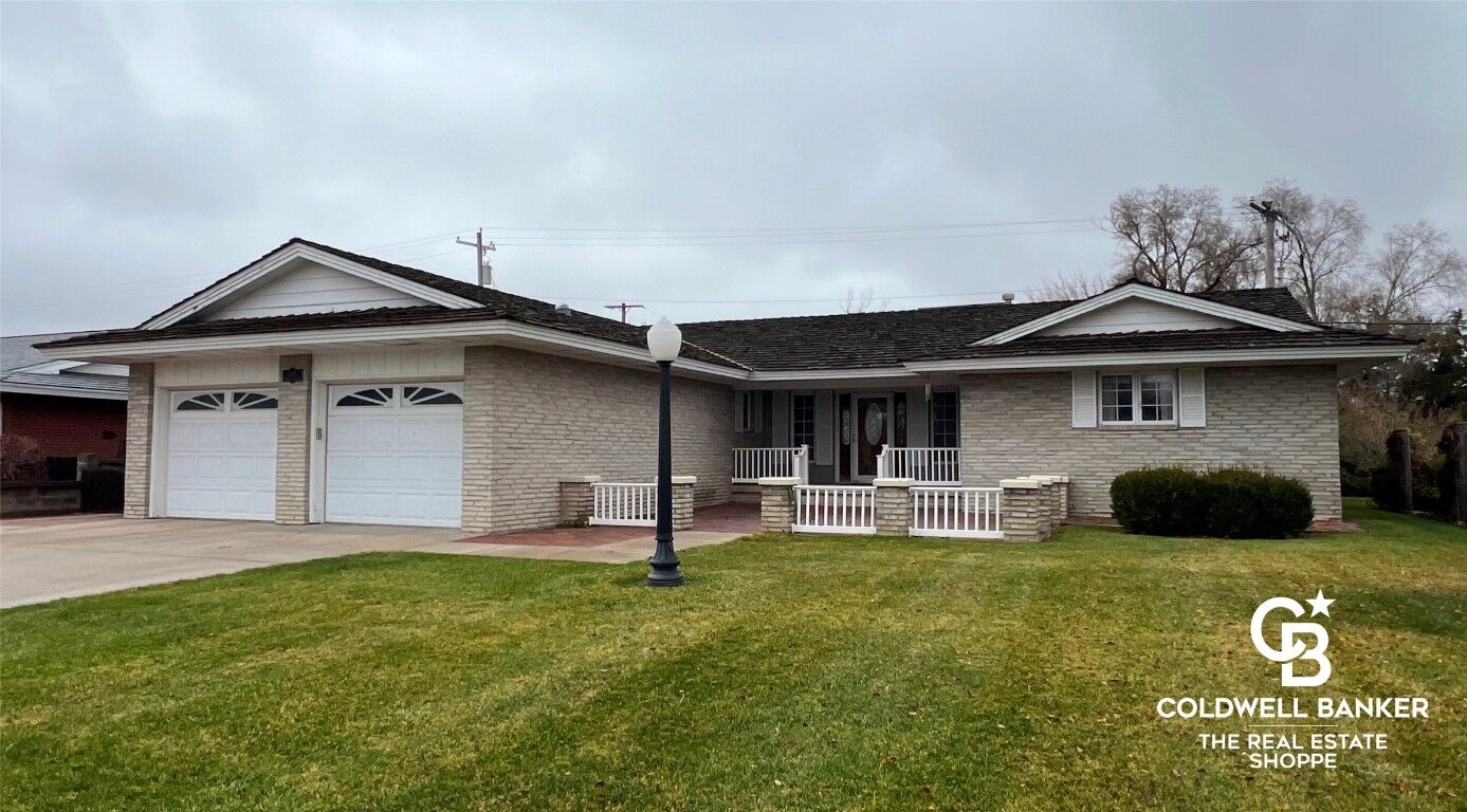 Property Photo:  1121 Harding Avenue  KS 67846 