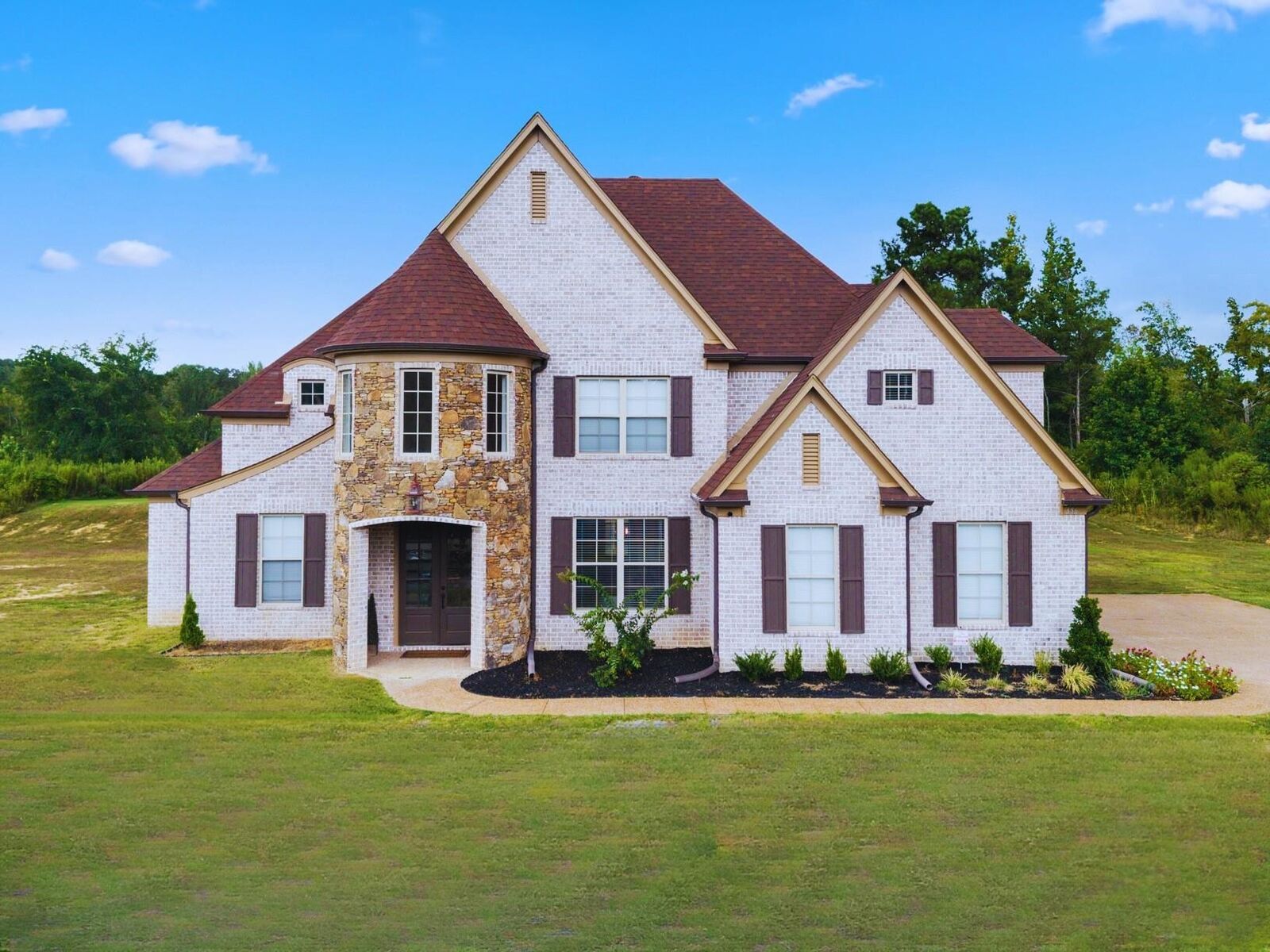 Property Photo: 356 Poplar Ln MS 38635