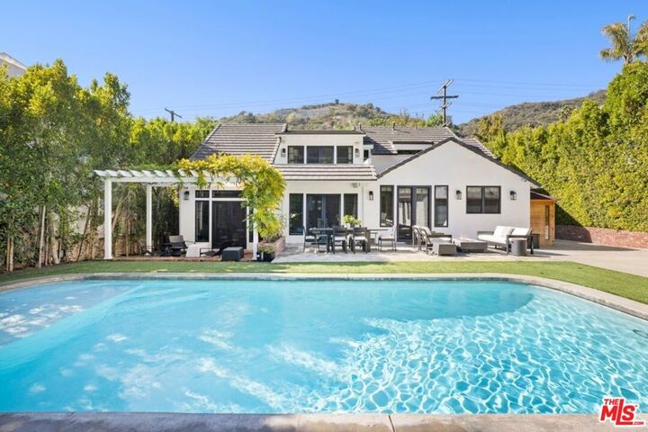 Property Photo:  1960 Coldwater Canyon Drive  CA 90210 