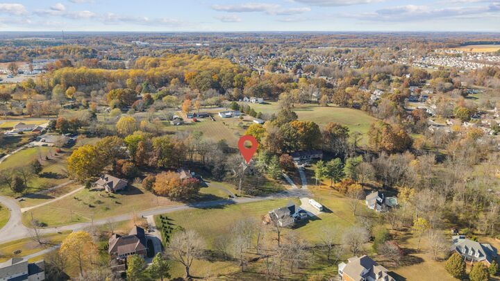 Property Photo: 325 Walnut Ct TN 37188