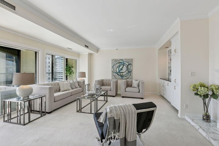 Property Photo:  1201 Yale Place 1608  MN 55403 