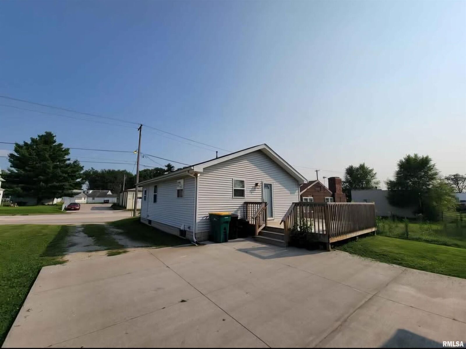 Property Photo: 1517 Monmouth Boulevard IL 61401