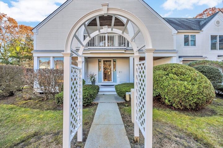 Property Photo:  4 Bob White Cres 4  MA 02649 